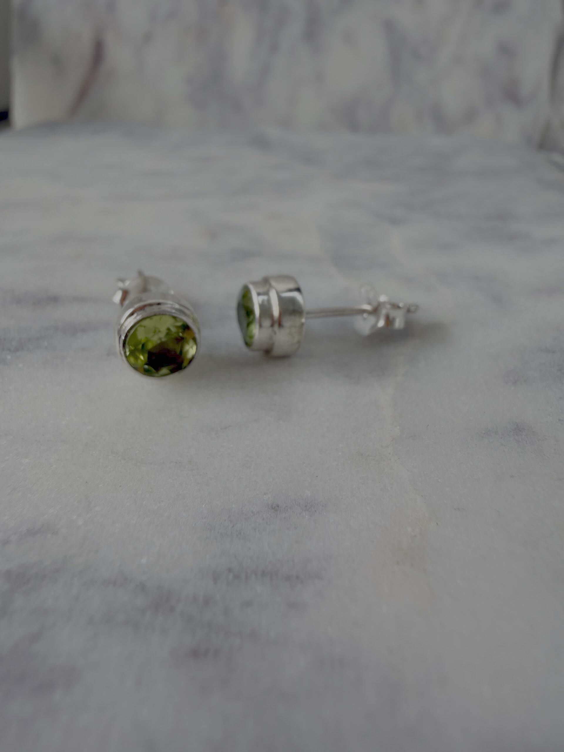 Peridot stud
